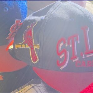 Snap backs /fitted
Size n pics
Selling my St. Louis cardinal hat collection